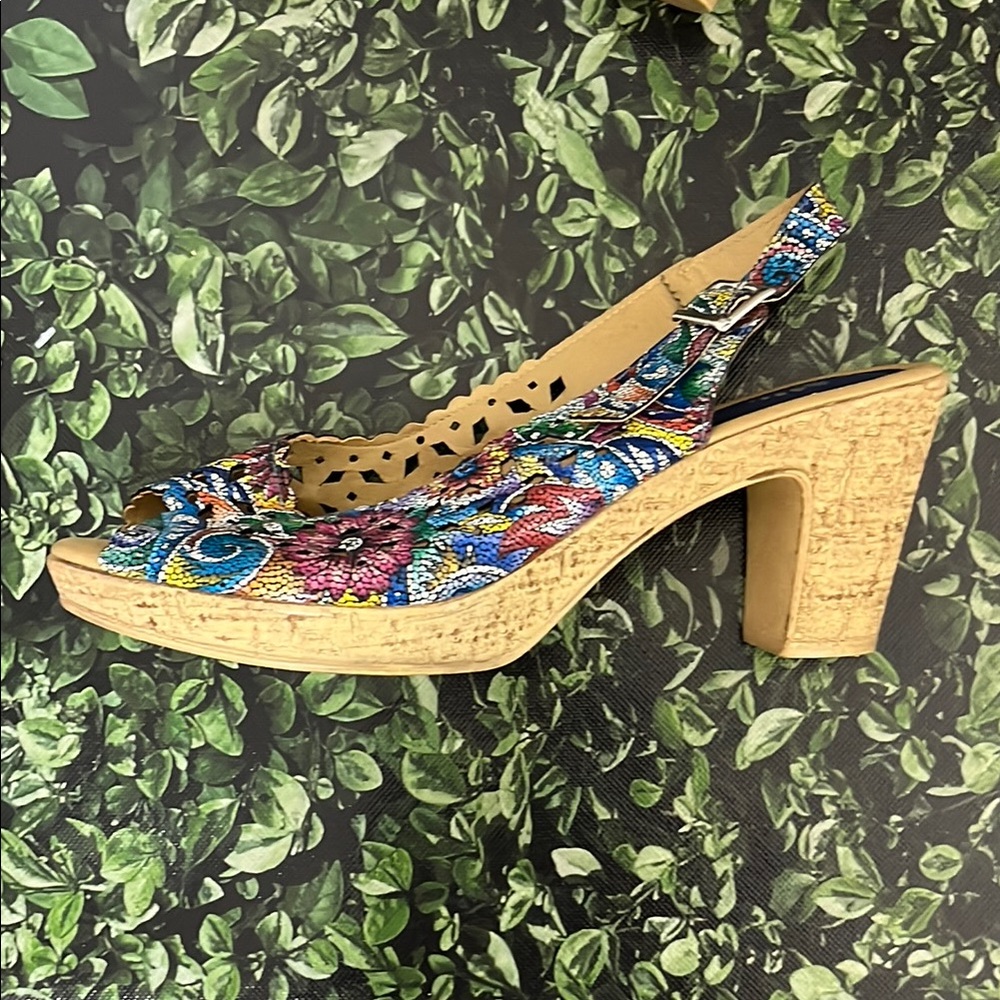 Spring Step Multicolor Heels - Picture 8 of 10